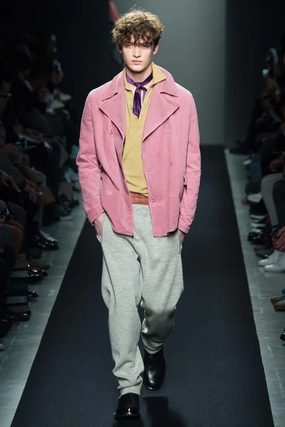 Look 22